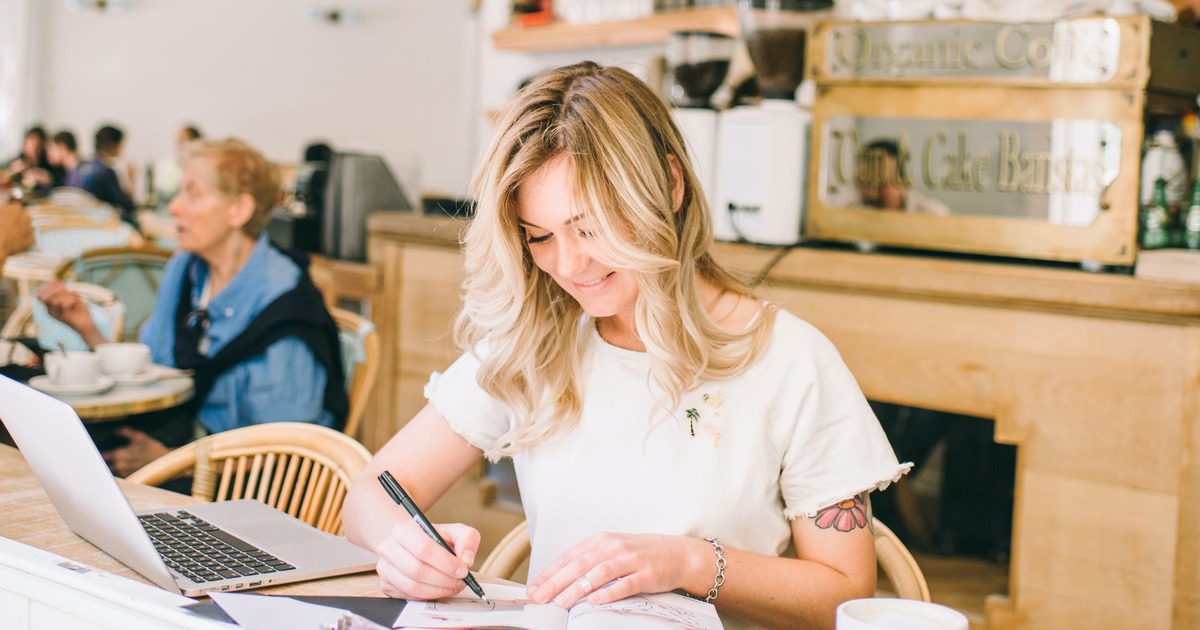 Writer working in a coffee shop