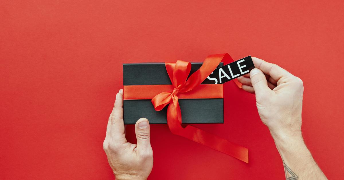 Image with the words Sale on a gift box